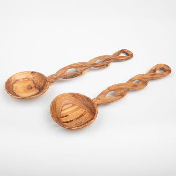 Salatbesteck TWIST aus Olivenholz – Einzigartige Handwerkskunst aus Kenia